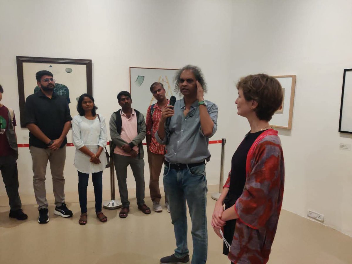 Chinhamag's tweet photo. Paul Klee and Barwe in Pune....

https://t.co/Usicvm9HEJ https://t.co/DAucW7Er6v