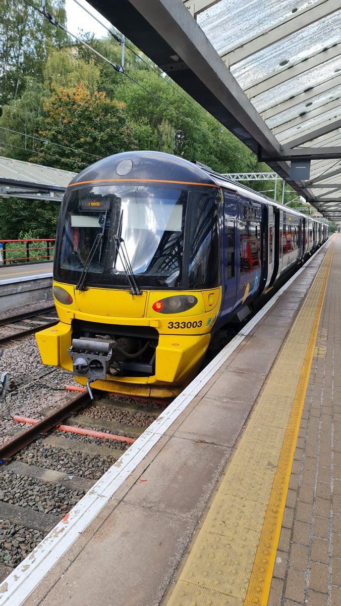 Shaun__92's tweet photo. Northern Trains 333003 forming 2P43 1230 Bradford Forster Square to Leeds #northerntrains #northern #allthestations #class333 #emu #caf #siemens #cafSiemens #bradford #bradfordforstersquare #frizinghall #shipley #apperleybridge #kirkstallforge #leeds 29/09/25 https://t.co/sAylcETyz0
