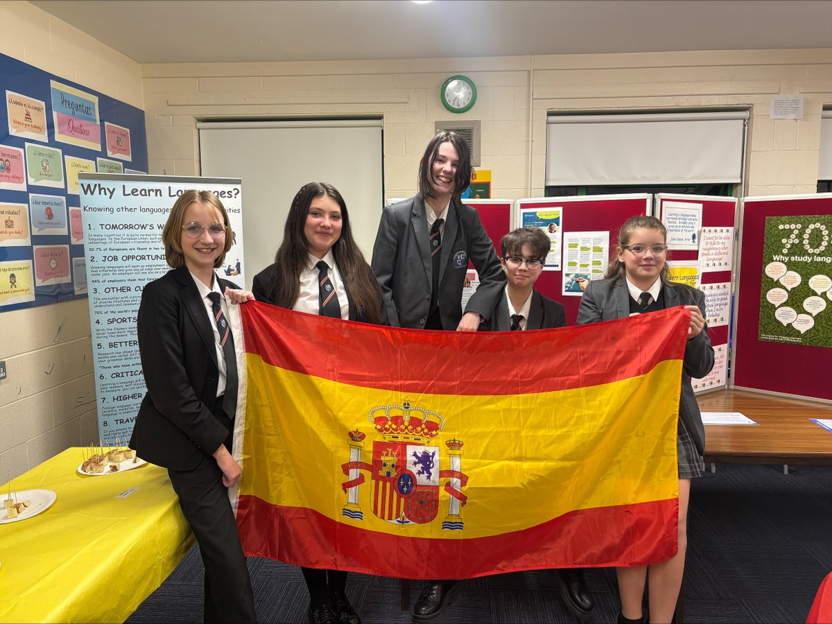 CongletonHS's tweet image. Our Language Leaders and Ambassadors loved representing our MFL faculty at the Open Evening last week and they really demonstrated our core values. 
If you missed the Open Evening, we have an Open Morning this Thursday 2nd Oct. Click here to book a place: tinyurl.com/2kyerwep