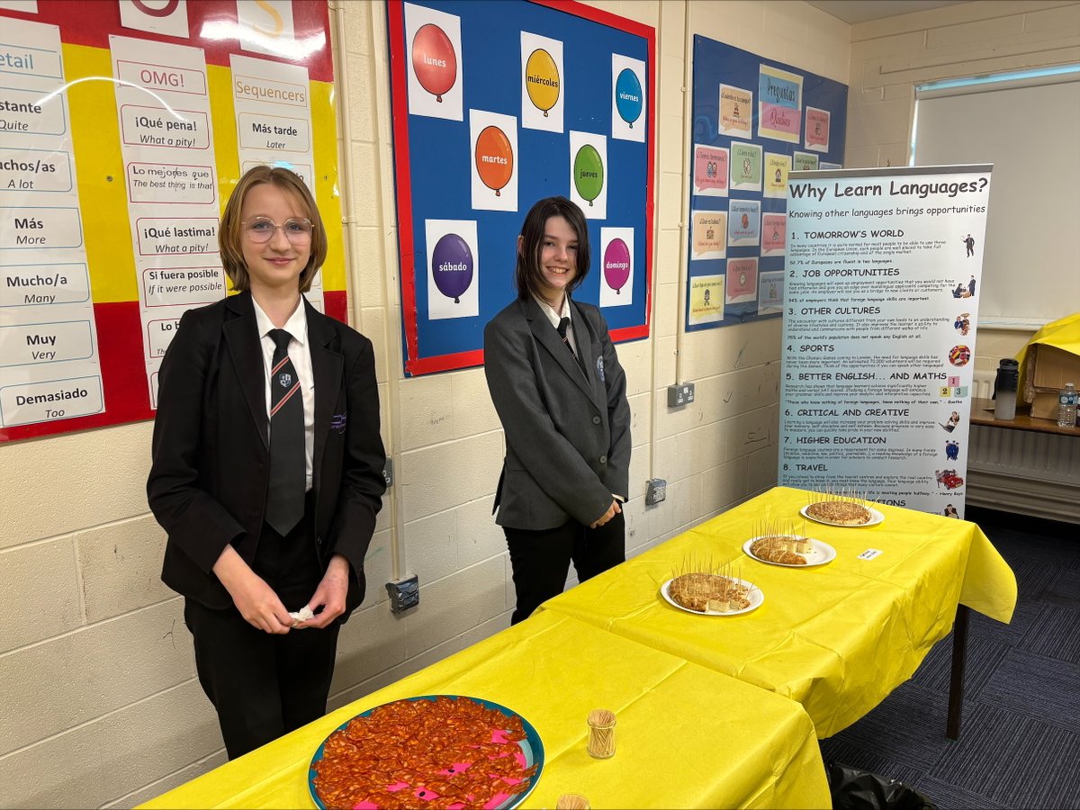 CongletonHS's tweet image. Our Language Leaders and Ambassadors loved representing our MFL faculty at the Open Evening last week and they really demonstrated our core values. 
If you missed the Open Evening, we have an Open Morning this Thursday 2nd Oct. Click here to book a place: tinyurl.com/2kyerwep