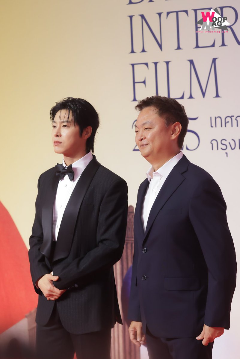 WOOPMAG_Story's tweet photo. "Kang Yunsung" ผู้กำกับชื่อดัง และ "Chung Yun Ho"  ในงานเปิดตัว 'Bangkok International Film Festival 2025 #BKKIFF2025 ' และกาล่าพรีเมียร์ ภาพยนตร์เปิดเทศกาล “ธี่หยด 3” 

#BangkokInternationalFilmFestival
#ธี่หยด3WORLDPREMIEREGALA
#YUNHO #정윤호  #CHUNGYUNHO  
#동방신기 #TVXQ https://t.co/KOOybAk9X4