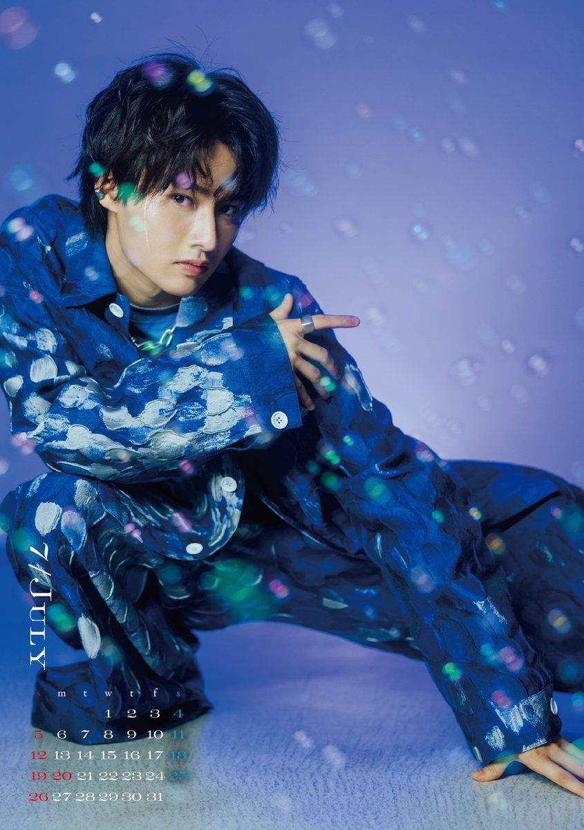 📖✨中面ページ公開✨📖
#藤岡真威人  2026年カレンダーの中面を一部解禁！
魅力あふれる撮り下ろしカットをぜひご覧ください。

さらに…
💐カレンダーお渡し会イベント予約も受付中！
※締切は 10/1(水)22:00まで ⏰

👇ご予約はこちら
hmv.co.jp/store/event/53…