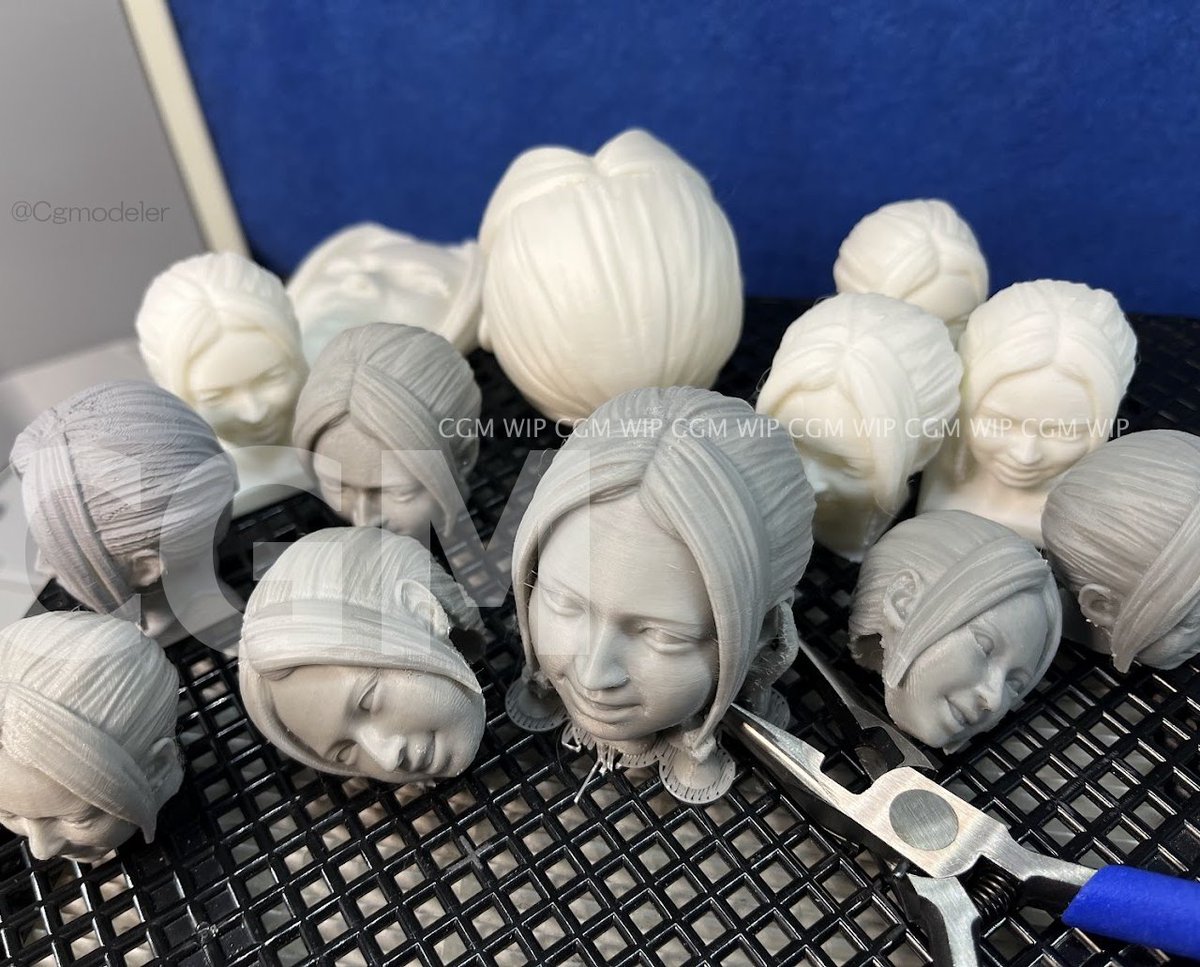 ファンアート、FDMに顔の最適化中✨

Creality K1C＋0.4mmノズル使用、最小積層にしても潰れは出てしまう、繊細さよりも大胆に勝負！

写真は試作品の一部、顔だけでこの倍はありますw

惜しまずプリントして直して、またプリント…絶対良いものにしたい💪

#3DPrinter #Creality #フィギュア