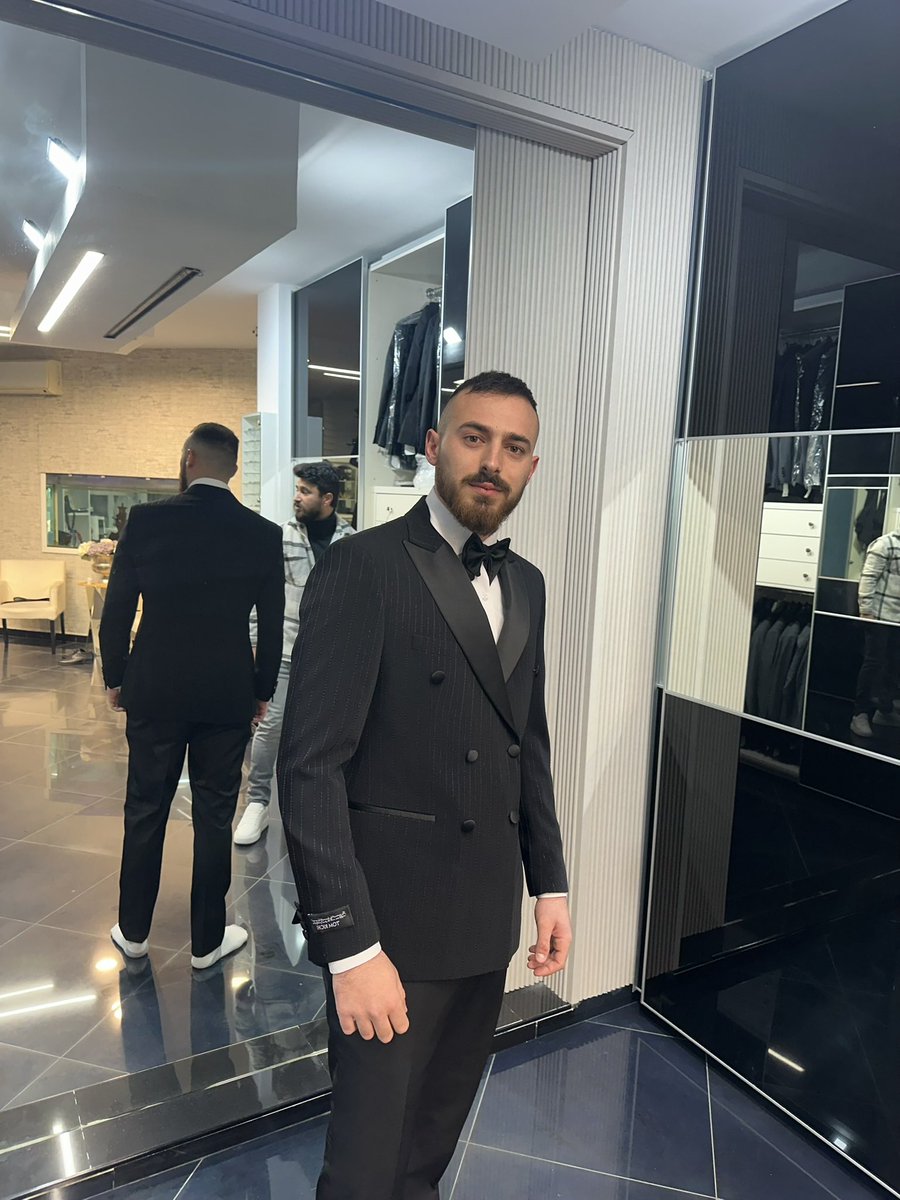 Cryptoze's tweet image. best caption gets 1 sol 🤝