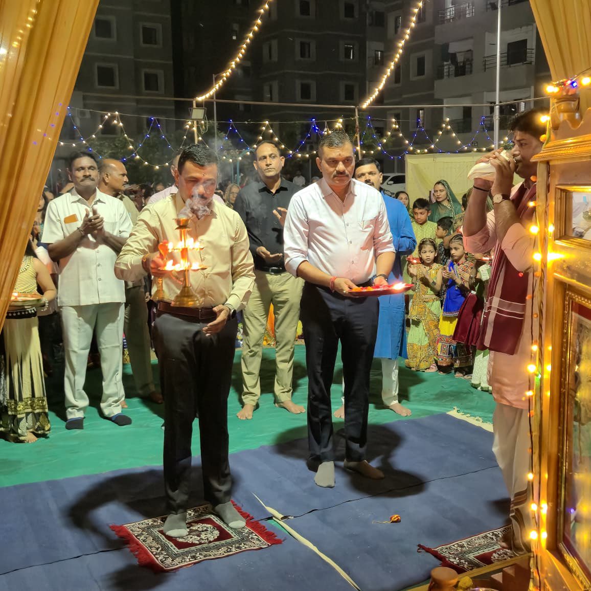SP Arvalli (@sp_arvalli) on Twitter photo નવરાત્રીમાં પોલીસ હેડક્વાર્ટર્સ મોડાસા ખાતે જગત જનની “માં”અંબેની આરતી કરવામાં આવેલ
<a href="/sanghaviharsh/">Harsh Sanghavi</a> <a href="/dgpgujarat/">DGP Gujarat</a> <a href="/DIGPGnrRange/">DIGP Gandhinagar Range</a> <a href="/GujaratPolice/">Gujarat Police</a> નવરાત્રીમાં પોલીસ હેડક્વાર્ટર્સ મોડાસા ખાતે જગત જનની “માં”અંબેની આરતી કરવામાં આવેલ
<a href="/sanghaviharsh/">Harsh Sanghavi</a> <a href="/dgpgujarat/">DGP Gujarat</a> <a href="/DIGPGnrRange/">DIGP Gandhinagar Range</a> <a href="/GujaratPolice/">Gujarat Police</a>