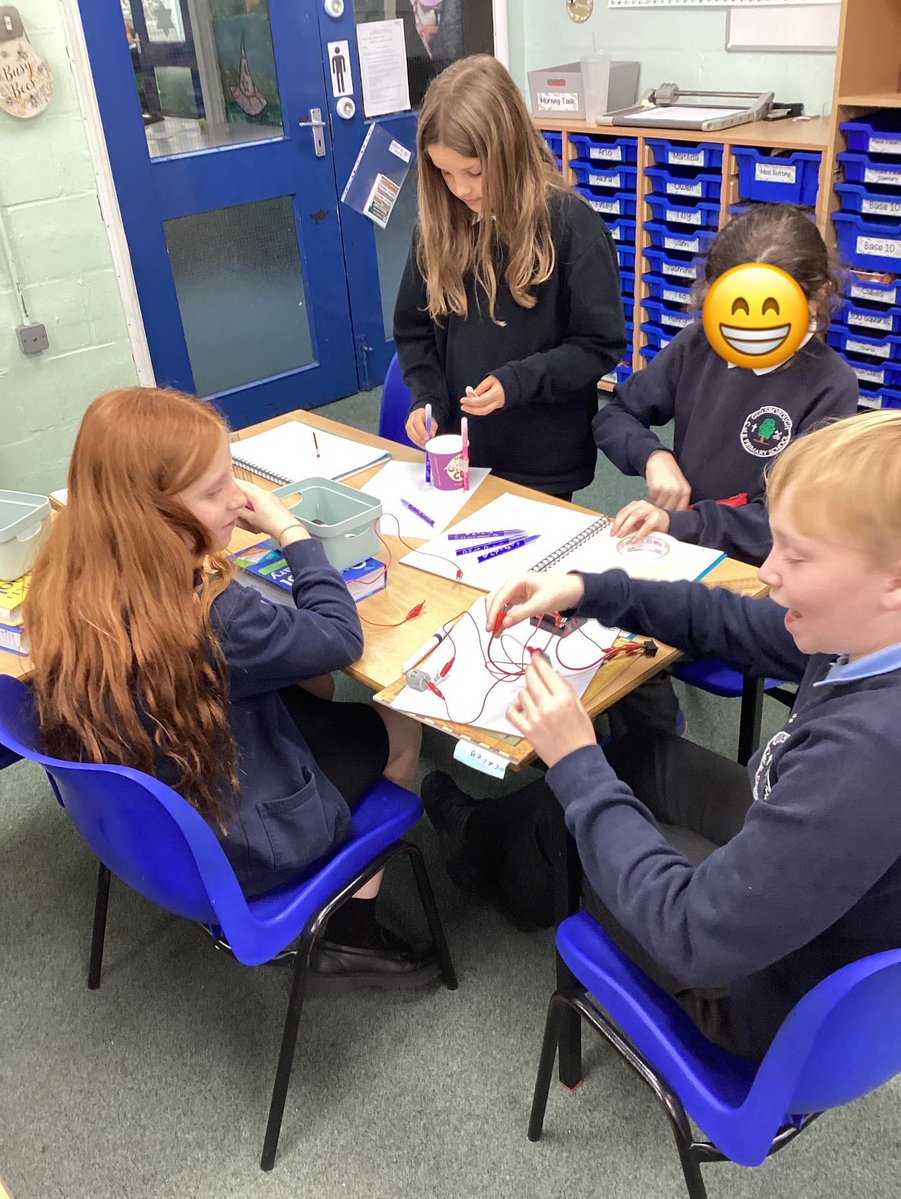 GuilsboroughPri's tweet image. Year 6 had a fantastic time making their Doodler prototypes! They learnt how to create a series circuit and then problem solved to make it “doodle”! #design #stemforkids #kapow #education #achievingmoretogether #guilsboroughprimary