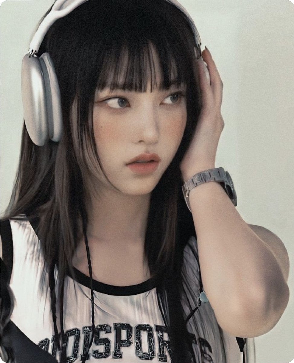 KHrin515's tweet photo. 뭐 듣고 있는지 맞춰바라~🎵
#맘눌뎀 #멤놀 #연능 #지인구 https://t.co/TuYee83zVg