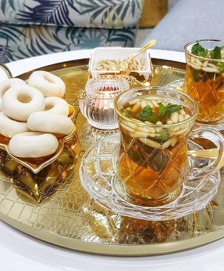 في تونس❤اذا قال لك اهل البلد🙋 حلّي باش تولّي  معناه تذوّق حلوياتنا كي تسبّب لك ادمان فترجع لزيارتنا هكّا طبيعتنا😘