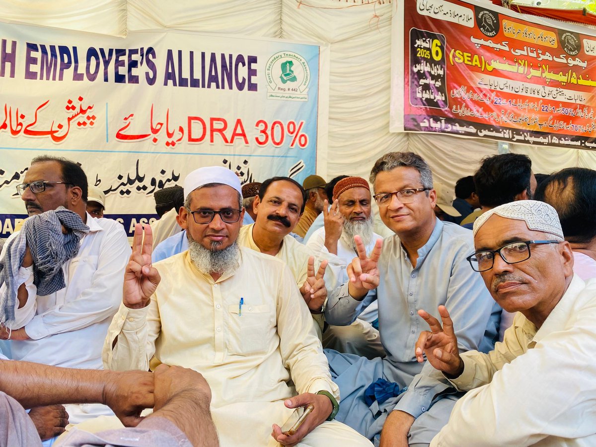 PakEmployeesNet's tweet photo. This fight is for every Sindh government employee's dignity, pension security, and financial justice. Support the demands and stand united! #JusticeForSindhEmployees https://t.co/Eg5Kry9jnD