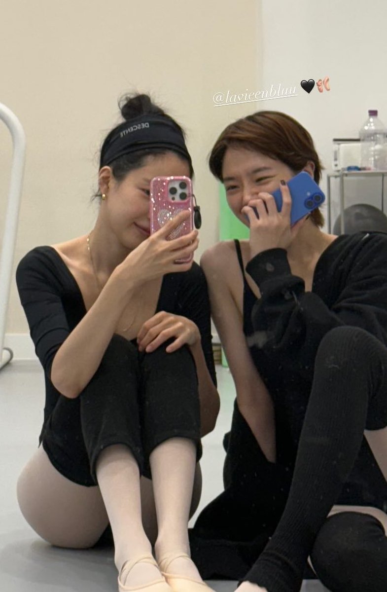 snaeun's tweet photo. bersama unni cantik @gyuyounq🩰 🩰✨ https://t.co/1ltP5vFlWz