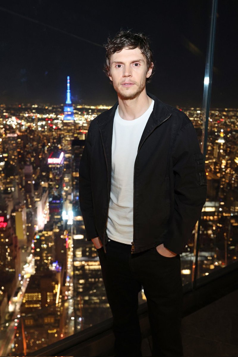 Evan Peters tweet media