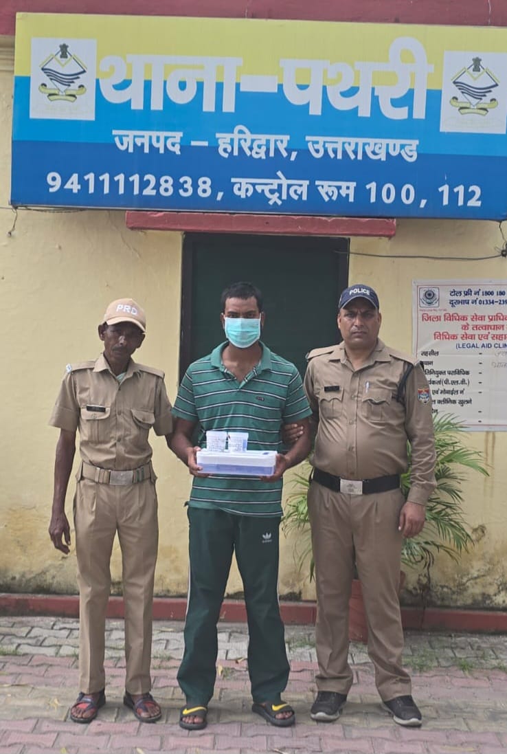 हरिद्वार पुलिस की बड़ी सफलता 

बहुचर्चित कटारपुर फायरिंग प्रकरण में त्वरित कार्रवाई करते हुए थाना पथरी पुलिस ने मुख्य आरोपी अनुज (20 वर्ष) को गिरफ्तार कर जेल भेजा।

🔹 घटना में प्रयुक्त देशी तमंचा व कारतूस बरामद
🔹 अन्य आरोपियों की तलाश जारी

#UttarakhandPolice #HaridwarPolice