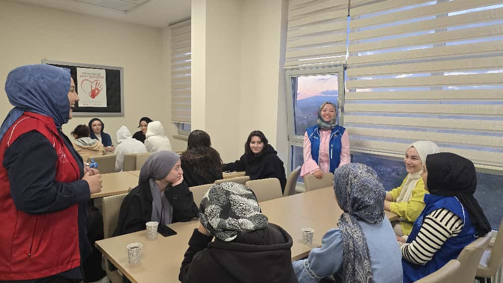 SamsunKYGM's tweet photo. Kavak Gençlik Merkezi ve Kavak Yurdu iş birliği ile Kız öğrenci yurdumuzda aktiviteler gerçekleştirdi. Kahkahalar ve sıcacık sohbetlerle vakit geçirdik.

#GSBYurtları https://t.co/rEhr16hGeH