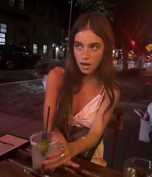 BBCoinFUN's tweet photo. How she looks at you when you show her your $BBC (big black coin) https://t.co/qMJJHgXmuN