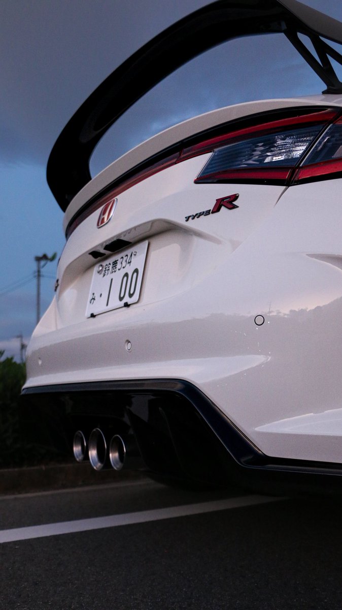 TKcivic5's tweet photo. FL4→FL5
昨日FL5が納車でした🔥
急な展開でなかなか報告が出来ずでしたが、今後とも仲良くしていただければと思います🙇‍♂️🙏
#honda
#civic
#typer
#fl5 https://t.co/tgD7npYhGb