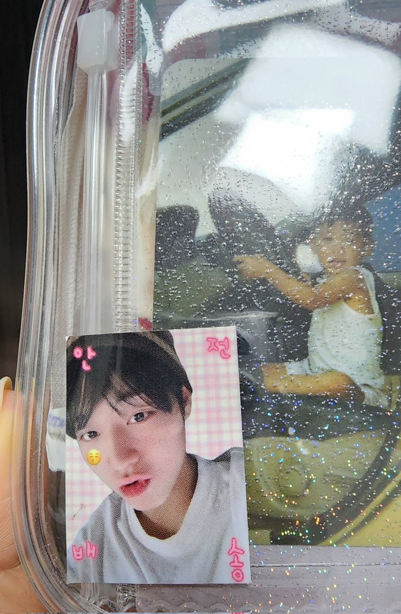 <a href="/may_hoooonie529/">오로지찌훙ෆ⃛</a> 
천사 메이님 덕분에 예쁜 포카가 한가득이 됐네요🫠🫠🫠 이렇게 많이 주실 거라고 생각도 못 했는데 너무 감사합니다❤️❤️❤️ 안전배송 스티커도 넘 귀여워욤!!