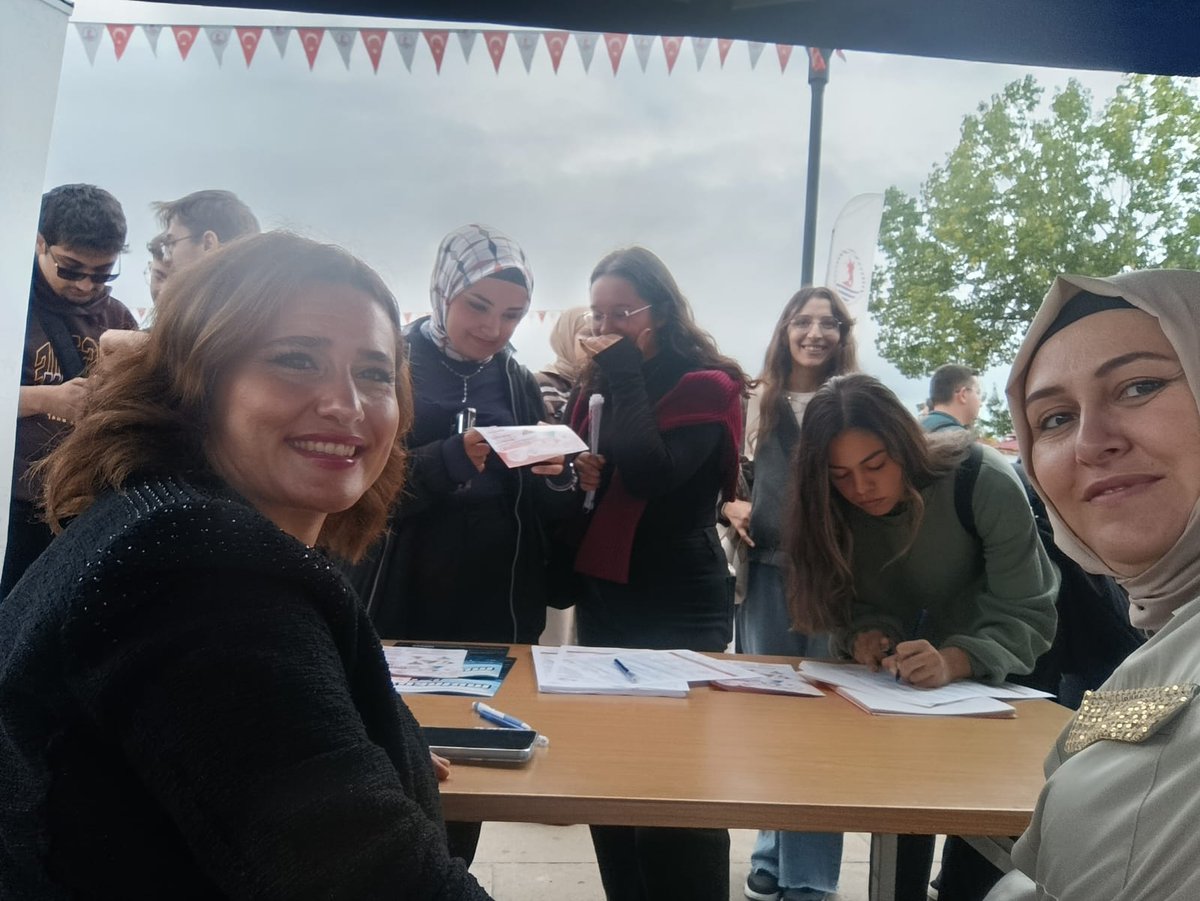 SamsunKYGM's tweet photo. OMÜ Yaşam Merkezinde uyum programı kapsamında yurtlarımızın tanıtımı yapılırken, öğrenciler bilgilendirildi. 

#GSBYurtları https://t.co/qyAy3BW7fH