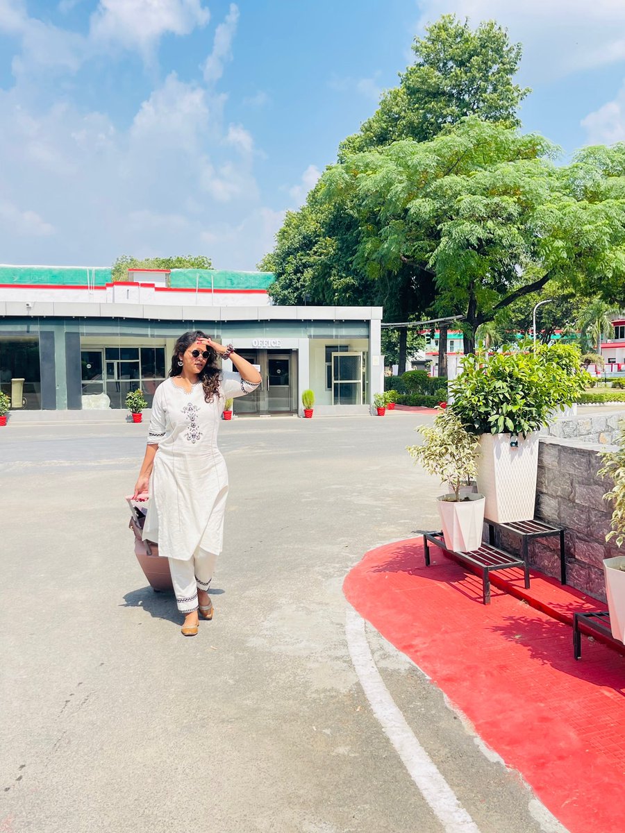 Mein chali mein chali 😆 #whitelover