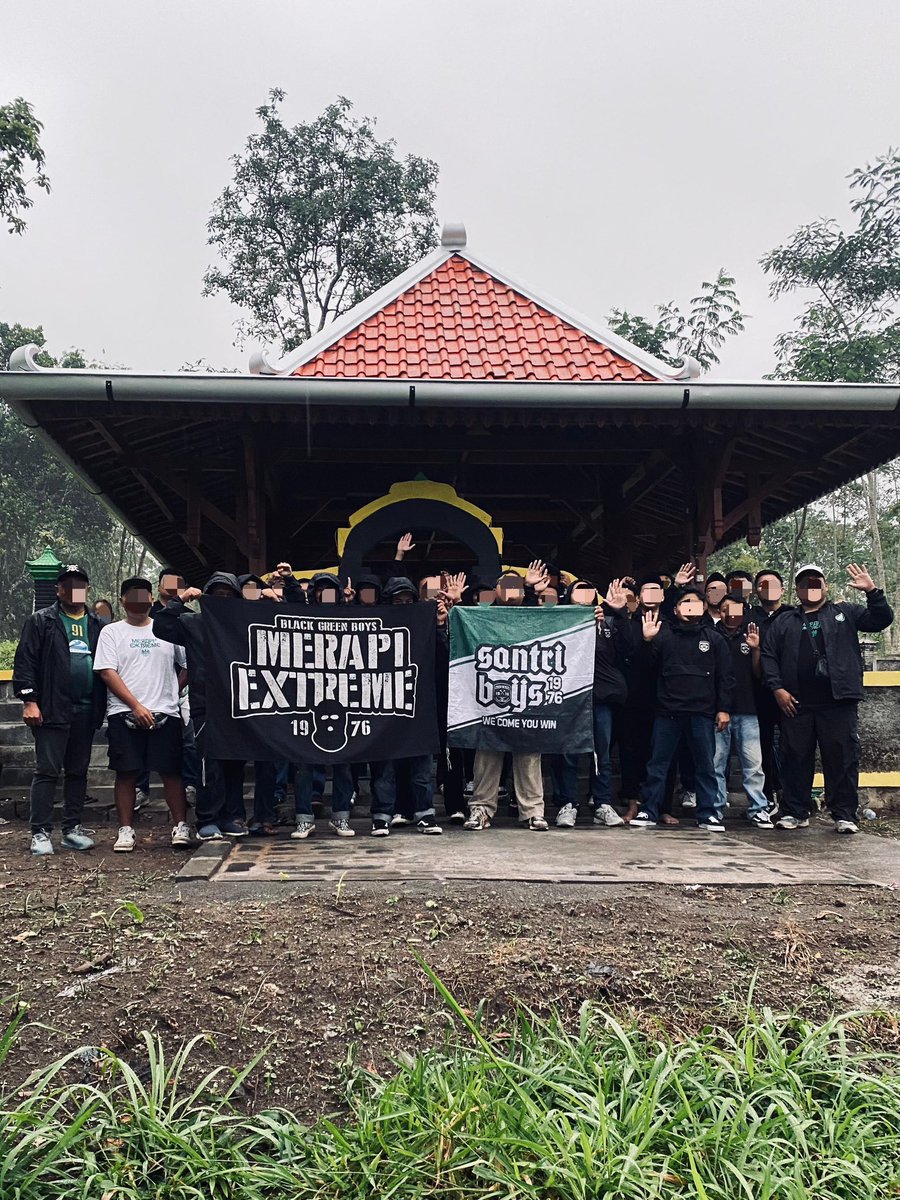 “SILATURASI MERAPI EXTREME X SANTRI BOYS”

Kami buka rangkaian acara dengan berziarah ke makam alharhum Mbah Maridjan, mengharap berkah dan doa restu semoga <a href="/PSSleman/">PSS</a> hari ini meraih poin penuh dan “mengosak asik” pada satu musim kedepan 🤲🙏🏻😇

#SilaturasiMExSB
<a href="/santriboys1976/">SANTRIBOYS1976</a>