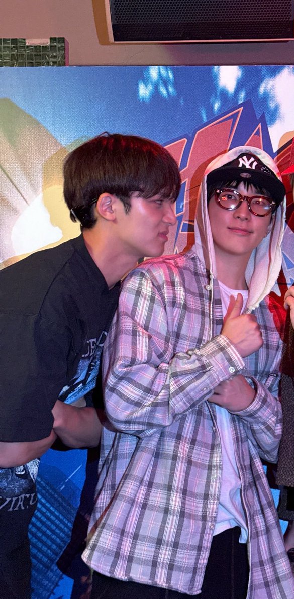 sesuai janjiii... 
aku mau giveaway roblox vilog 80r
(3 pemenang) 
syarat nya like, rt &amp; komen 
"MINWON JAYA JAYA"

#zonajajan #zonauang