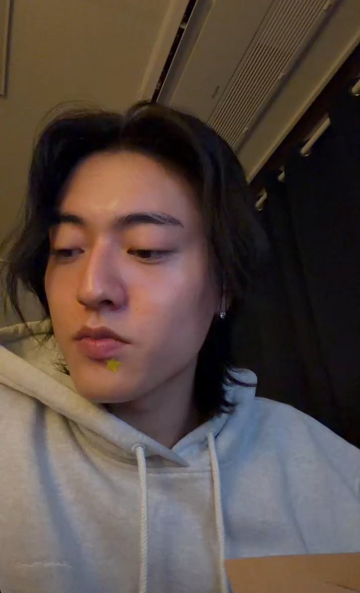 HARUTONATIONS_'s tweet photo. 250929 WEVERSE Live

Haruto's on live on Weverse now! Please leave him good messages everyone 💓
🖇️: https://t.co/Q7qBqKjegT

HARUTO PLAYLIST ON REPEAT 
#HarutoMusicDay #StreamingWithHaruto
@treasuremembers https://t.co/BdyeYWvXu0
