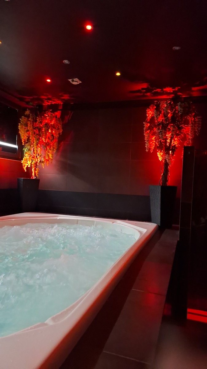 Magnum Sauna Budapest tweet media