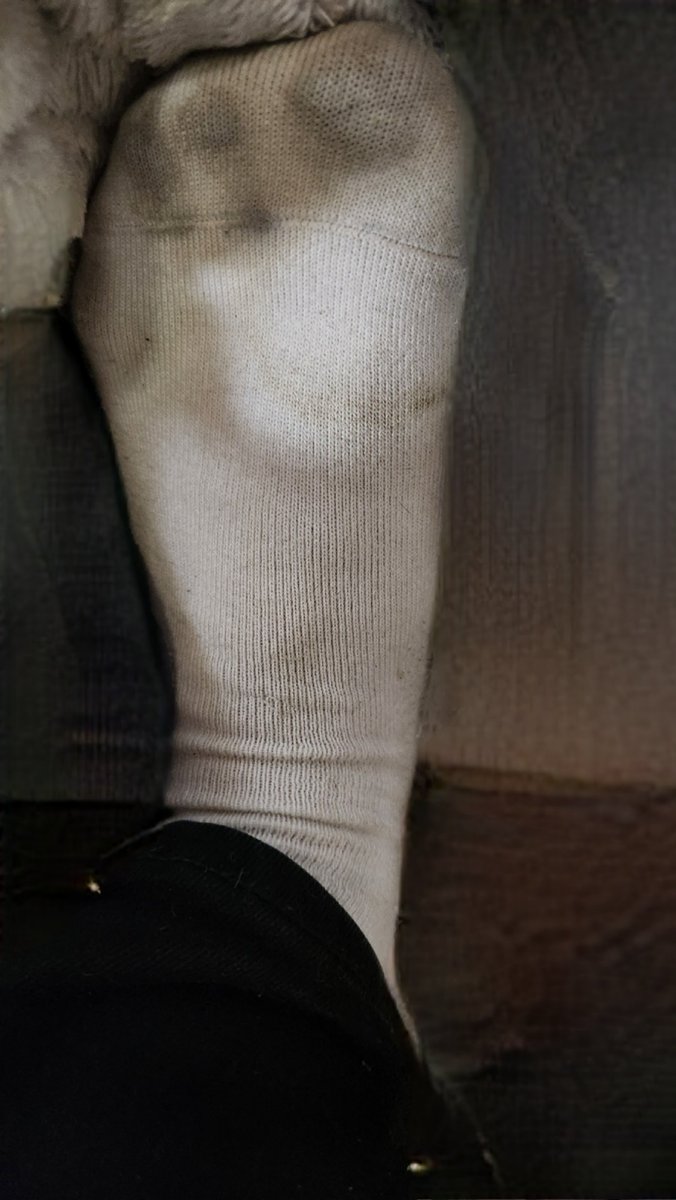 SIONsockssuki's tweet photo. 今回も10日ぐらい連履きしたけど、友達とテニスしたりして何回も遊んだからいつもより黒くなった気がする😂w

欲しい方いましたら、DMください☺️✨ https://t.co/kzR6RwS7rV
