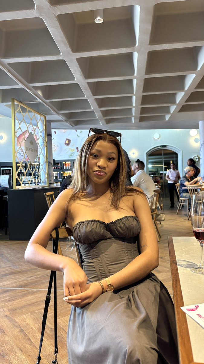 SibuXesi's tweet photo. cute day out🙂‍↕️ https://t.co/GXS9QFakp6