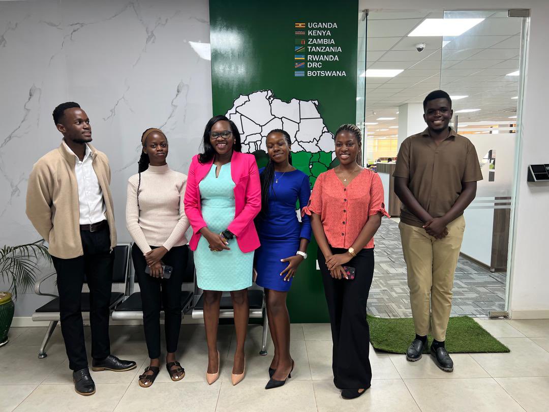 MayfairUGLTD's tweet photo. 📸Earlier today, our Marketing &amp; Business Devlopment manager, Ms. Acuku Jennifer conducted a training at our HQ to BBA and BCOM @Makerere students on how non-verbal communication influences customer perception and brand reputation. 

#YouAreInSafeHands https://t.co/nsSE1wb7t4