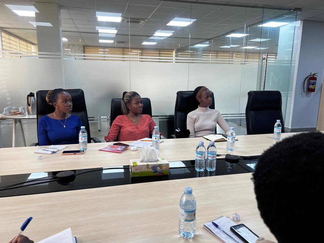 MayfairUGLTD's tweet photo. 📸Earlier today, our Marketing &amp; Business Devlopment manager, Ms. Acuku Jennifer conducted a training at our HQ to BBA and BCOM @Makerere students on how non-verbal communication influences customer perception and brand reputation. 

#YouAreInSafeHands https://t.co/nsSE1wb7t4