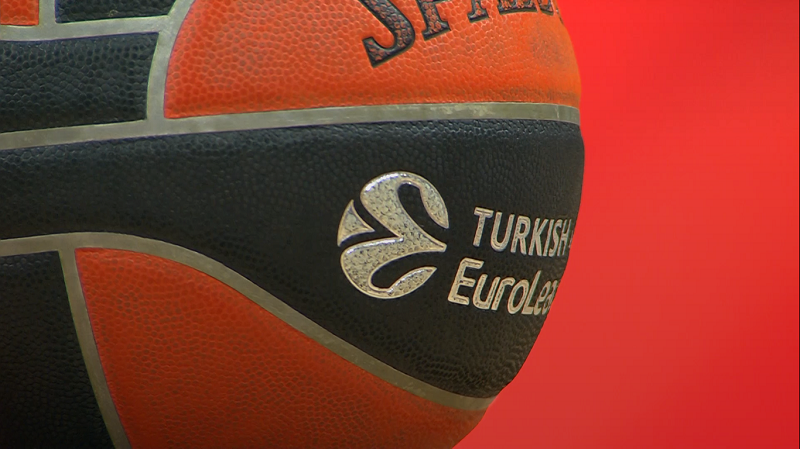 hizlihucum's tweet photo. 🚨🏀 EuroLeague'de yeni sezon öncesi dikkat çeken kural değişiklikleri:

🔸 Hızlı hücum sırasında baş antrenör veya benchten birisi sahaya girerse baş antrenör diskalifiye edilecek.
🔸 Hızlı hücum aşırı itirazla engellenirse pozisyon bitince teknik faul çalınacak.
🔸 Hakemler flop yapan oyuncuyu uyarmadan direkt teknik faul çalabilecek.
🔸 Oyunu geciktirme veya şut atan oyuncuyu bağırarak rahatsız etme gibi durumlarda teknik faul uyarısı yapılacak.
🔸 8 saniye ihlali artık son 2 dakikada ve uzatmada hakemler tarafından videodan izlenebilecek. Koçlar da challenge hakkıyla itiraz edebilecek.