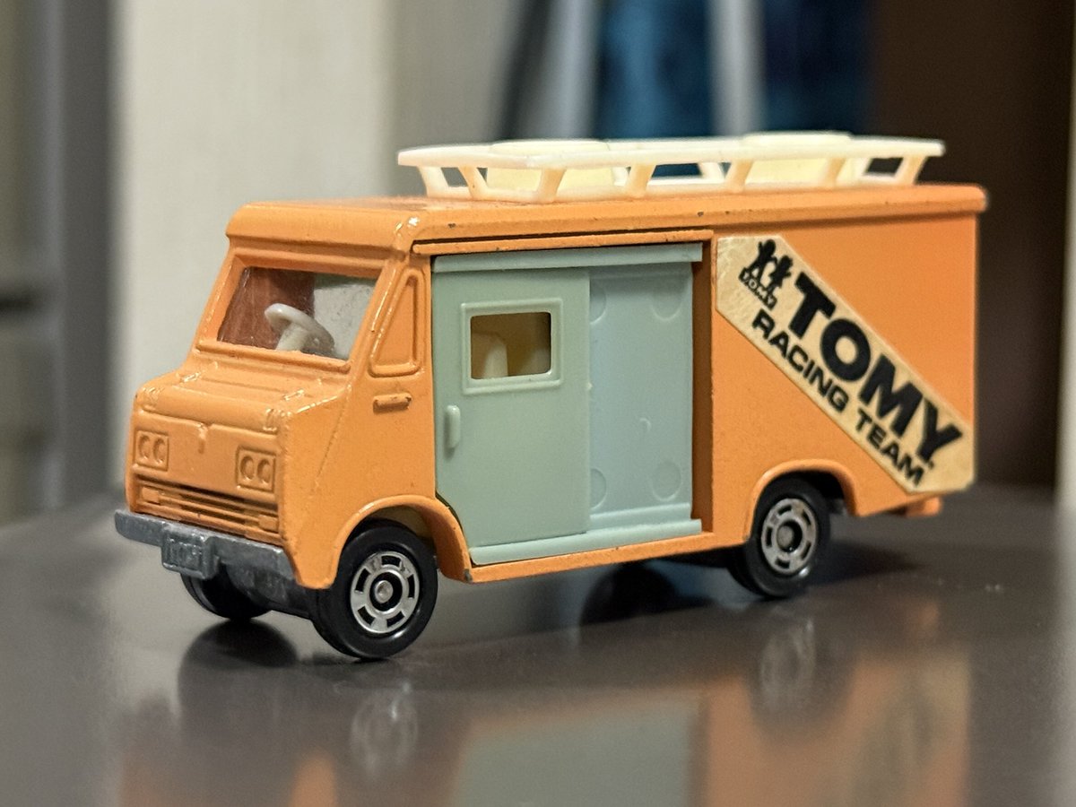 トミカ いすゞ エルフ ハイルーフ 輸出仕様 Amazon.co.jp: 黒箱 トミカ