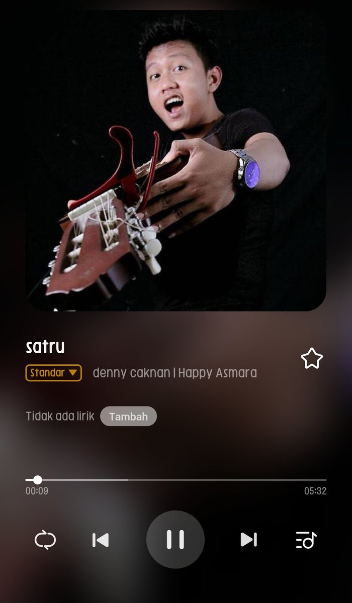 makan ayam koplo sambil dengerin dangdut hahaha

pas bgt lagi ujan2 makanya yg pedezzzzz