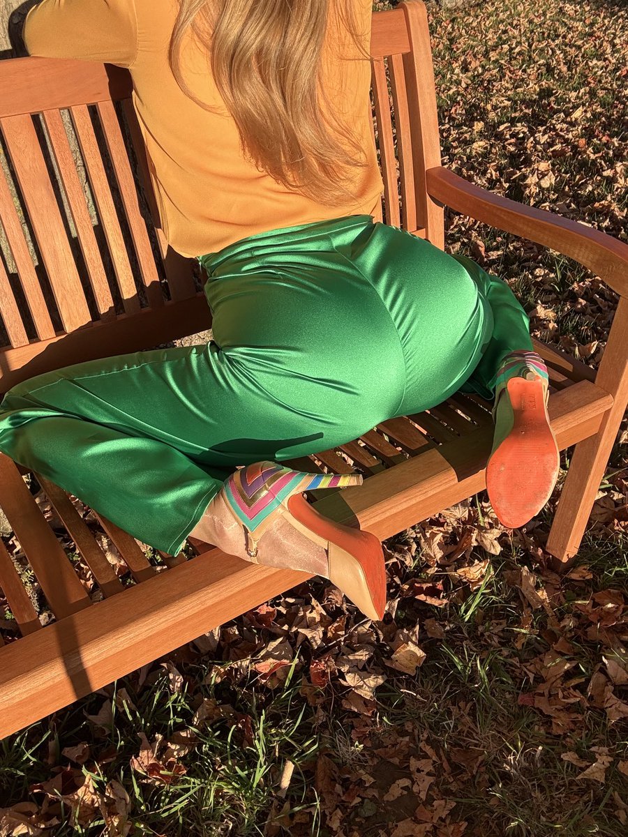 sexylibrarianxx's tweet photo. I love dressing for fall…

What do you think I’m wearing under these pants? 50 reposts and I’ll show you! 😘 https://t.co/cR84bADIpl