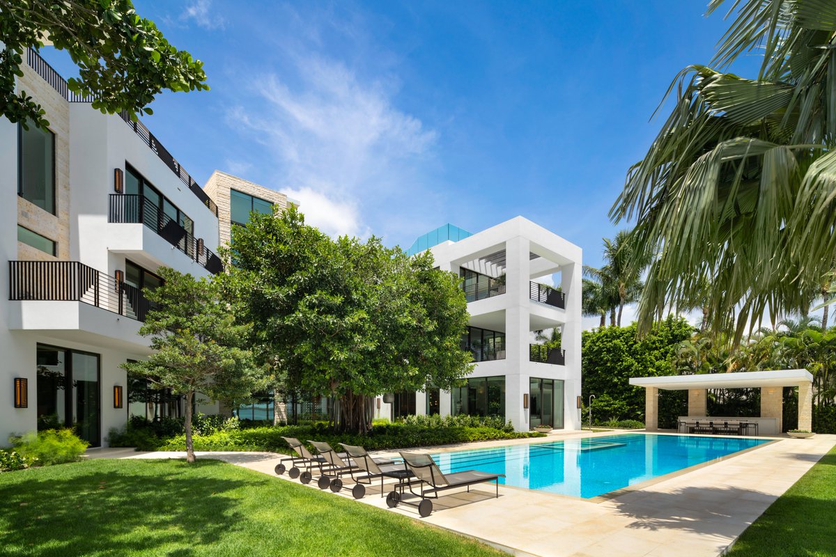 Lifestyle_PG's tweet photo. VENETIAN ISLANDS MASTERPIECE

A panoramic retreat shaped by design, scale, and skyline views.

#LPG #lifestyleproductiongroup #modernmasterpiece #waterfrontliving #architecturalluxury #venetianislands #miamibeach #biscaynebay #luxuryrealestate #miamirealtor https://t.co/pa4jU3rI4B