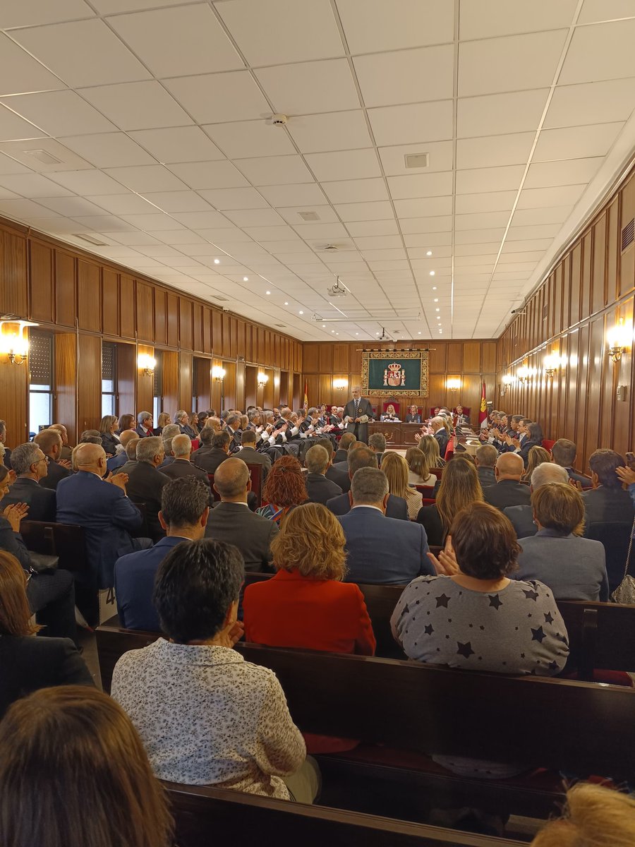 📸 Esta mañana, Nieves Navarro ha asistido al acto de apertura del año judicial en Castilla-La Mancha, celebrado en el Tribunal Superior de Justicia.

Durante el acto, Francisco Antonio Bellón Molina ha tomado posesión de su cargo.

#UnidasPodemos