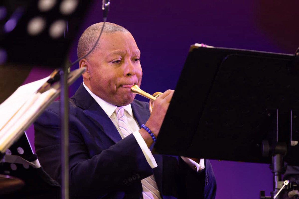StandardBankArt's tweet photo. A masterful offering from the Jazz at Lincoln Center Orchestra with Wynton Marsalis , that @Kgosi_sa likened to a Sunday evening in your mother’s home.💙
A gentle reminder that music is not only heard, but deeply felt.
#SBJOJ2025 #ChampionOfTheArts #FollowTheBlueNote https://t.co/SX0w5QxecK