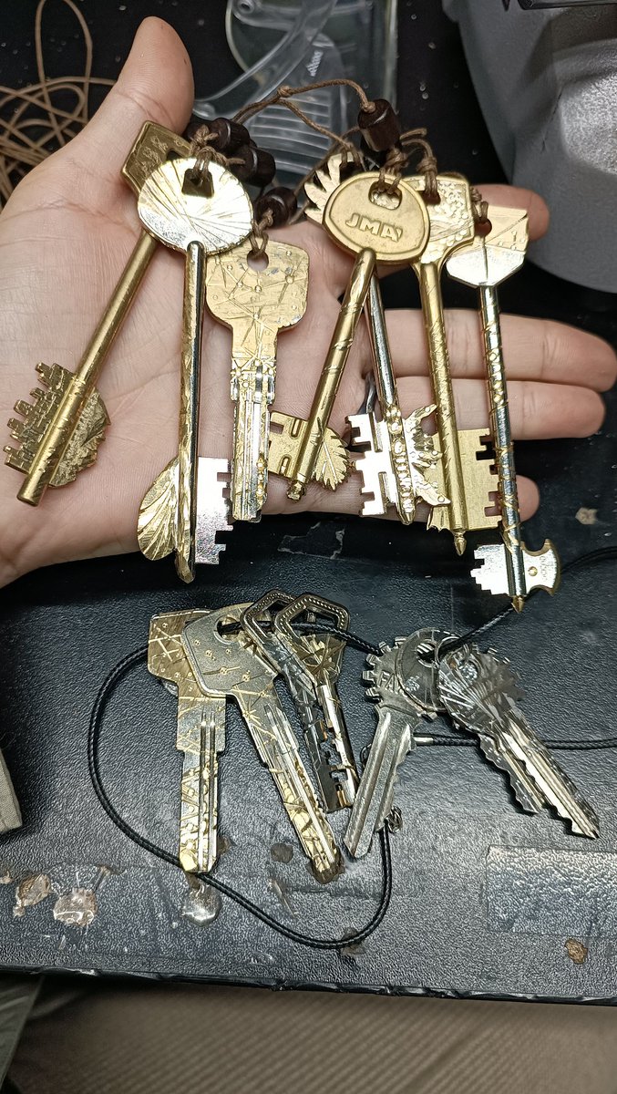 У мене зараз більше нічого немає, але я пропоную вам ключі:
За донат 50 грн на збір:
send.monobank.ua/jar/4wrq8RLtMN