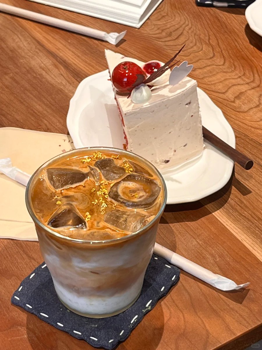 Sippin’ on sunshine and caffeine ☕️✨