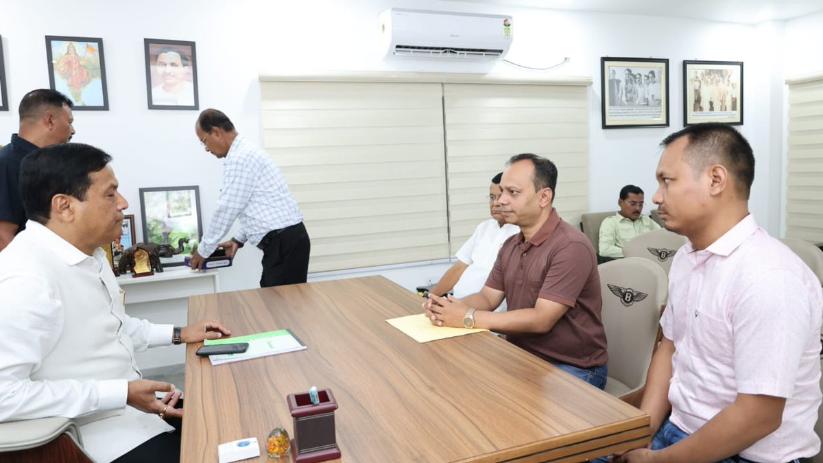 equinoxgaming97's tweet photo. Corruption shadows Shambhu Nath Singh's past, from financial irregularities at his previous uni to TU's declining rankings, power cuts, and mismanagement. Add Zubeen Da's insult? Enough! #TezpurUniversity  #ZubeenGarg  #TUinnews #crisisinTU #JusticeforZubeenGarg #JusticeforTU https://t.co/9QJluRA0uw