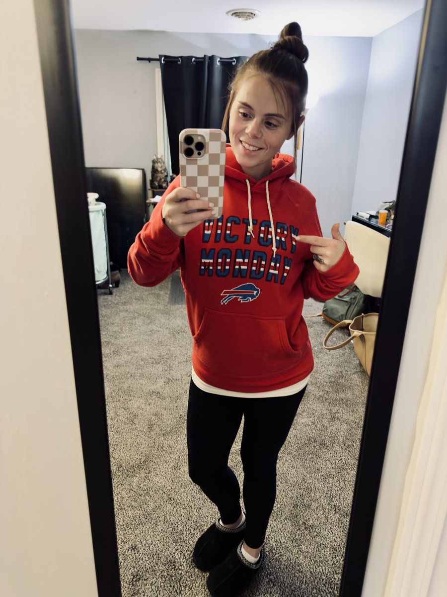 mafiababexoox's tweet photo. Happy #VictoryMonday #BillsMafia ❤️💙

#billsmafiababes #NOvsBUF https://t.co/JHFWy1V056