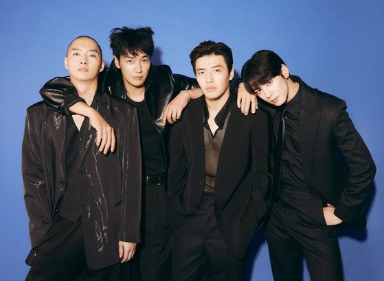 250929

📰 JTBC Article 

A friendly pictorial from "The First Ride" has surfaced.

Friends who have been friends for 24 years have reunited. 

The movie 'The First Ride ' ( directed by Nam Dae-jung ) has released a friendship pictorial featuring Kang Ha-neul, Kim Young- kwang ,