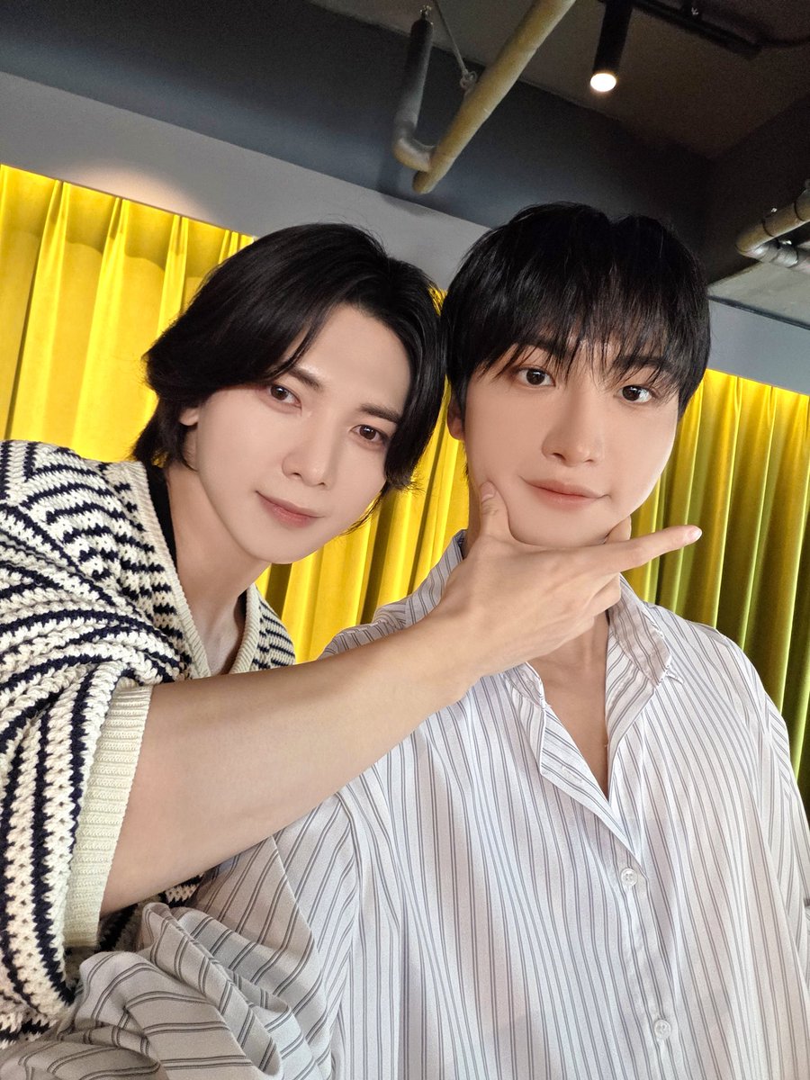 S2inmars's tweet photo. 내 솽섷
꿈인가 이거...
연하손 ㅈㄴ 남자얔ㅋㅋㅋㅋ https://t.co/3RL8KyI0F2