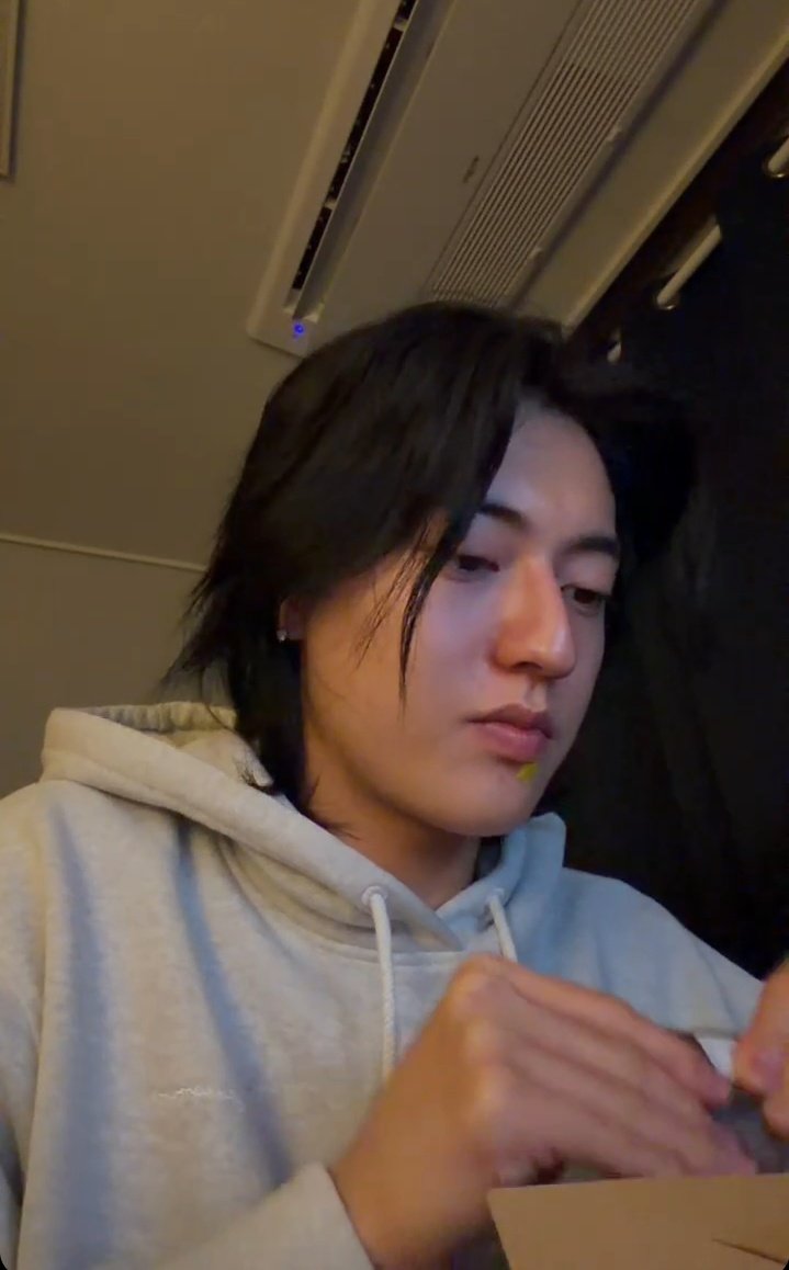 HarusForHaruPH's tweet photo. HARUTO WEVERSE LIVE 250929

Tune in now on Haruto's live in Weverse 🤎
🖇️: https://t.co/W8qKD25NDK

HARUTO PLAYLIST ON REPEAT 
#HarutoMusicDay #StreamingWithHaruto
@treasuremembers https://t.co/0mwjgB3IaT