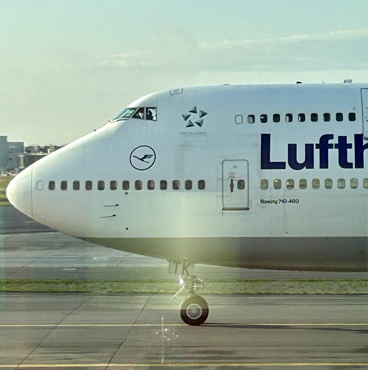HofmannAviation's tweet photo. #RADIOwork today with ORF Ö1 Mittagsjournal - Lufthansa Group is consistently pursuing its strategy and aims to significantly increase profitability. This includes more than 230 new aircraft by 2030, but also the reduction of 4,000 administrative jobs by 2030. https://t.co/t8xN5TXdZj