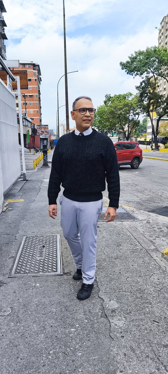 Una buena actitud siempre te permite ajustar la tonalidad del día. El optimismo le da brillo, incluso, a los días más grises. Feli comienzo de semana, bendiciones.