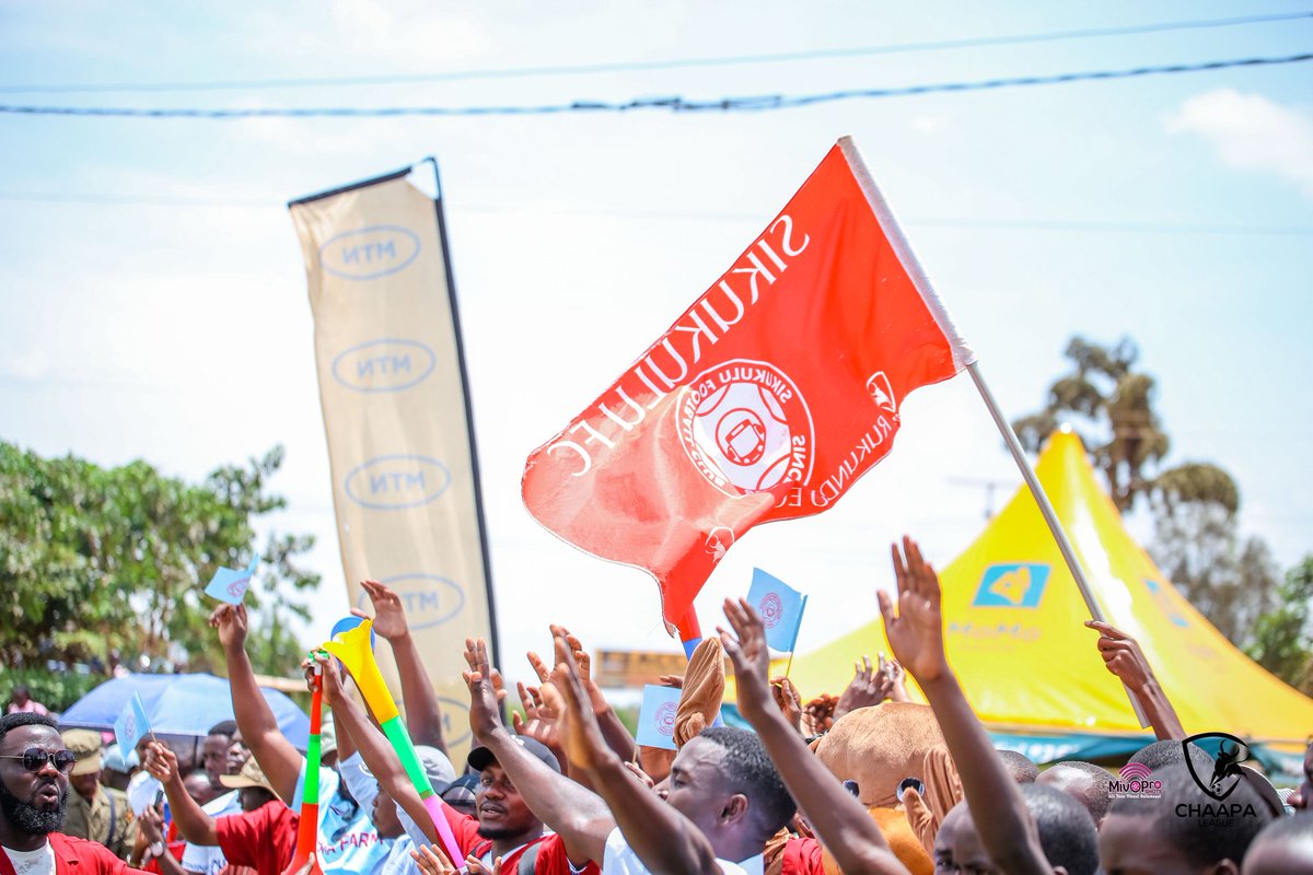 Sikukulu_fc's tweet photo. Erizooba twakushaba, omwoyo'rikwera, shuuma oyigye 🙌
 Typical of a quarterfinal rusaayi, moments like these remind us how @ChaapaLeague season 10 was so massive, forever a nirvana to us 👌
#RukundoEgumeho 

📷 : @MivoProShots https://t.co/lrjcZKtvvt