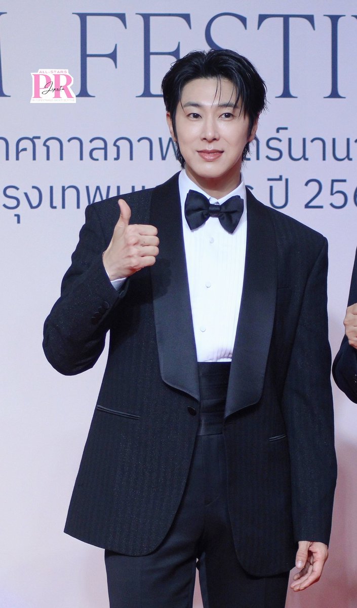prjipata's tweet image. จองยุนโฮ ร่วมเดิน Red Carpet ในเทศกาลภาพยนตร์นานาชาติกรุงเทพมหานคร 2568 (𝗕𝗮𝗻𝗴𝗸𝗼𝗸 𝗜𝗻𝘁𝗲𝗿𝗻𝗮𝘁𝗶𝗼𝗻𝗮𝗹 𝗙𝗶𝗹𝗺 𝗙𝗲𝘀𝘁𝗶𝘃𝗮𝗹 𝟮𝟬𝟮𝟱 /𝗕𝗞𝗞𝗜𝗙𝗙 𝟮𝟬𝟮𝟱)

#유노윤호 #UKNOW #YUNHO 
#동방신기 #TVXQ #ยุนโฮ
#BKKIFF2025
#BangkokInternationalFilmFestival
