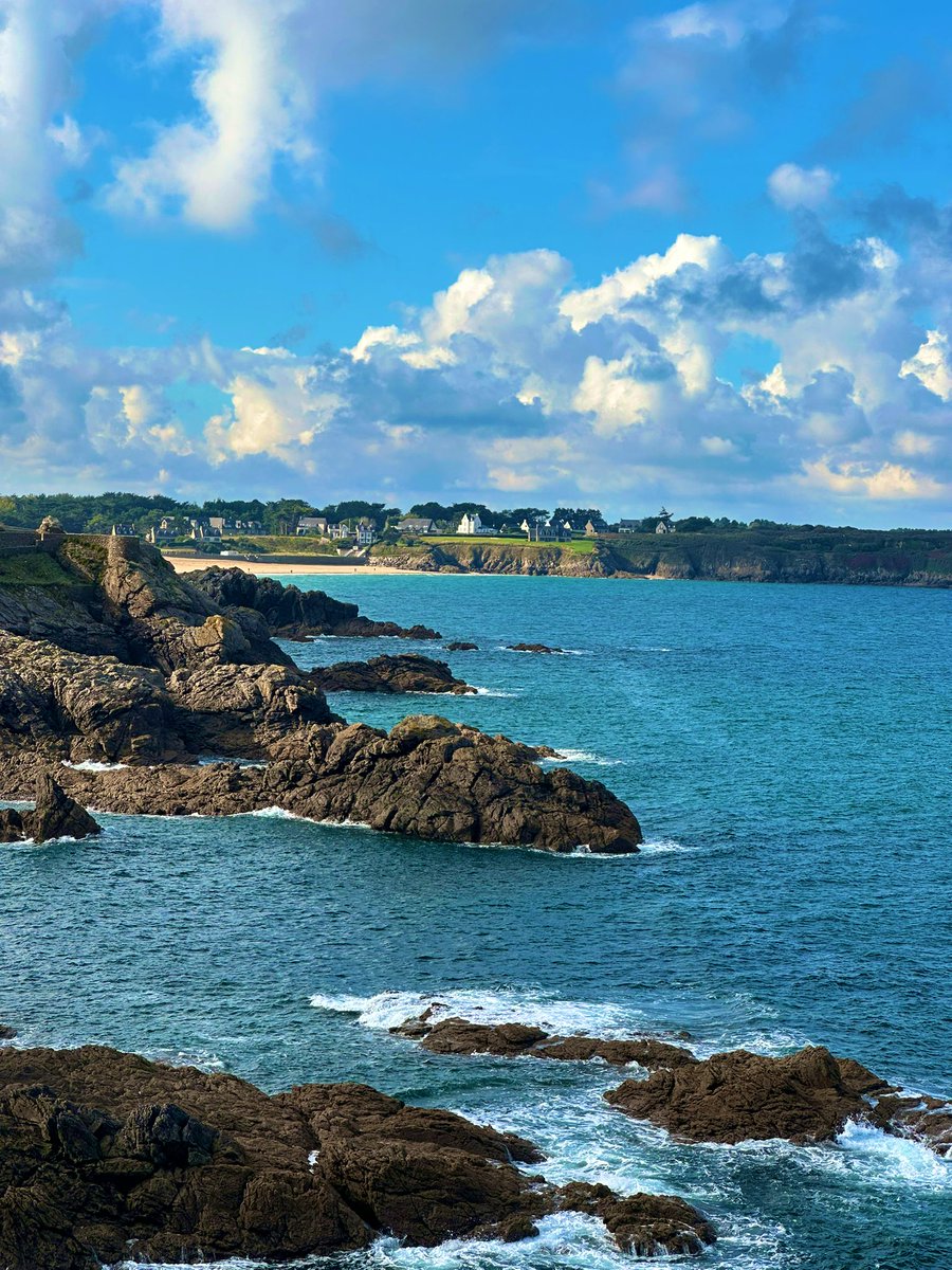 marion26299073's tweet photo. Traveling #Bretagne #CoteDEmeraude #StBriacSurMer Beautiful weather and wild coastline https://t.co/nZNOd3f4Nj