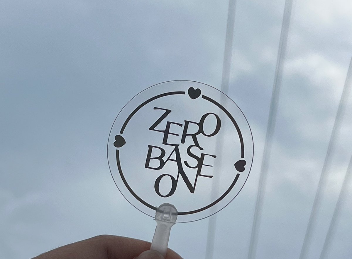 ZEROBASONE WORLD TOUR
[HERE&amp;NOW] 나눔

부채키링&amp;비공굿&amp;간식

수량:멤버 당 2개, ZEROBASONE 1개

날짜:2025.10.5
방법:rt
장소:당일 공지

맞나눔은 DM주세요!